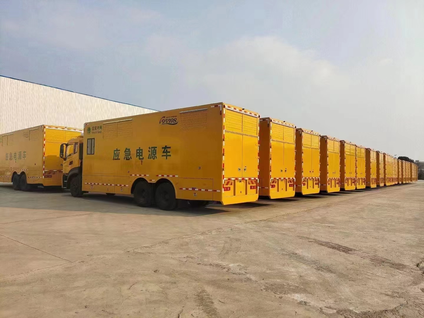 東風(fēng)天龍后雙橋800KW電源車(chē)