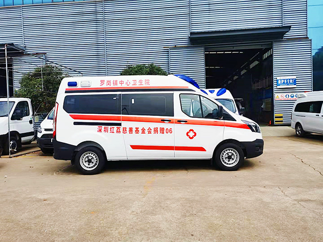 福特V362中軸自動(dòng)檔救護(hù)車(chē)