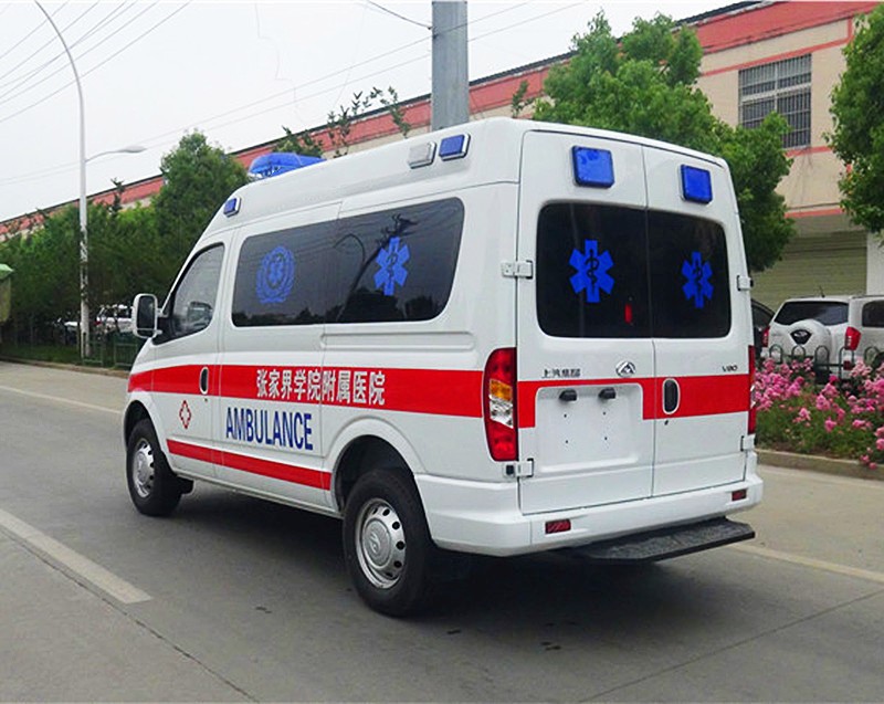 上汽大通V80短軸中頂救護(hù)車