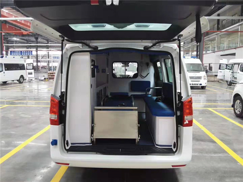 國六奔馳威霆豪華監(jiān)護(hù)型救護(hù)車