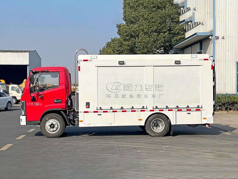 東風(fēng)小多利卡裝備車