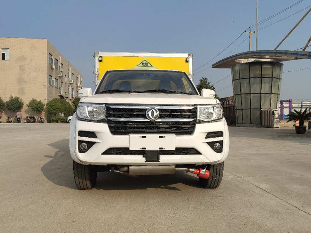 東風(fēng)皮卡爆破器材運(yùn)輸車