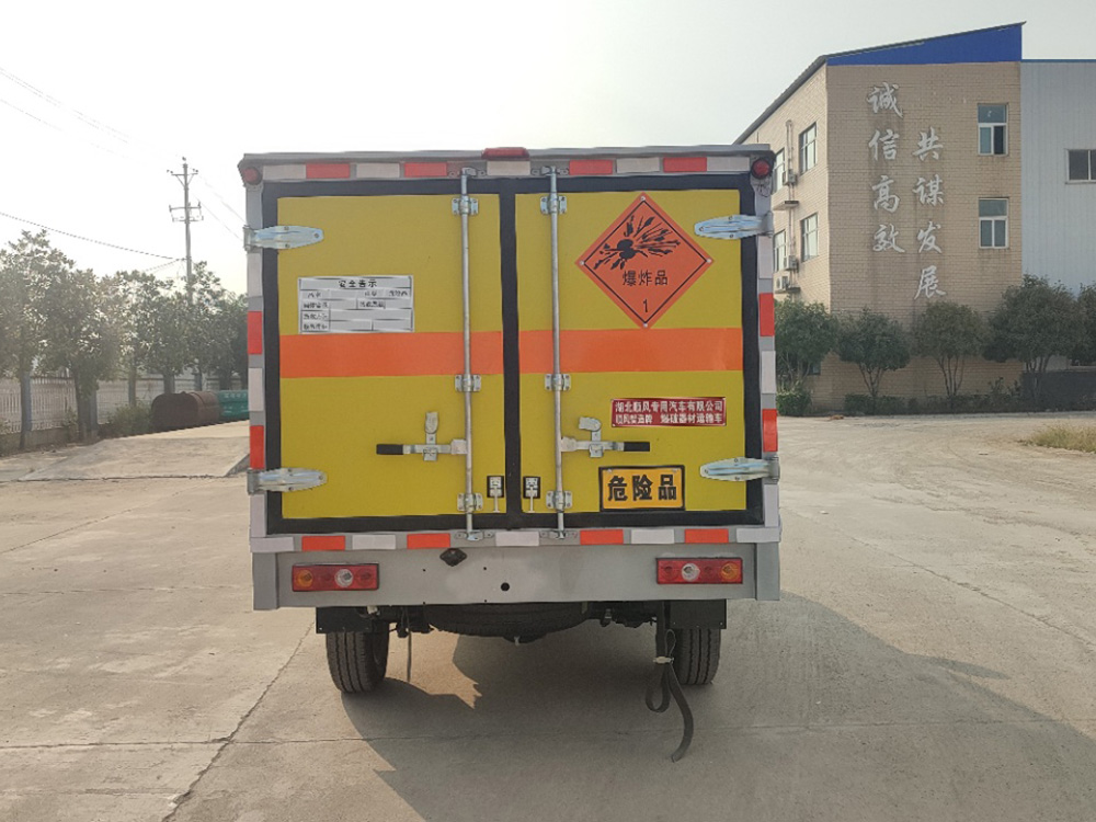 東風(fēng)皮卡爆破器材運(yùn)輸車