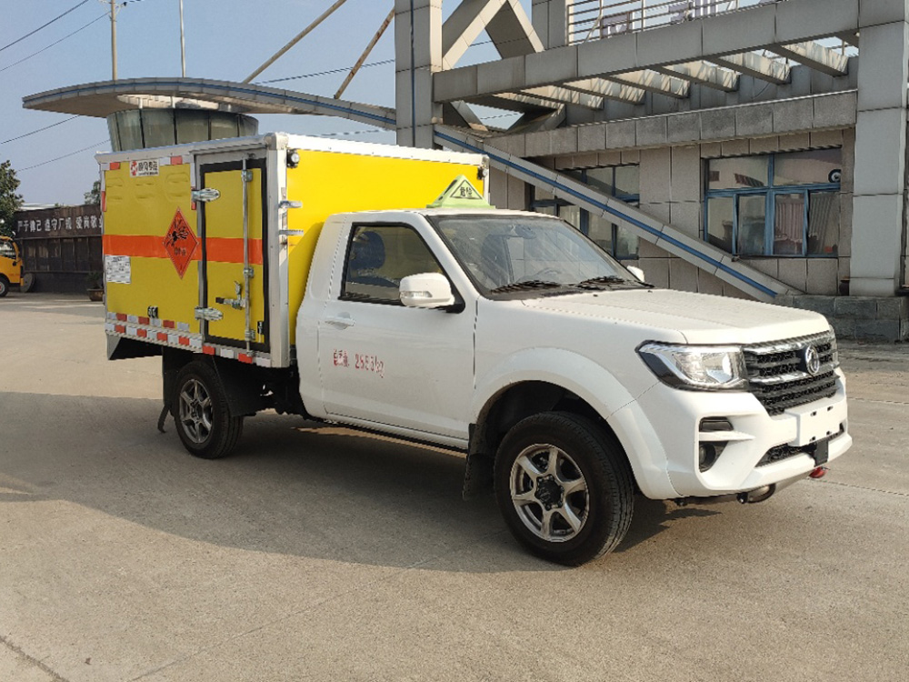 東風(fēng)皮卡爆破器材運(yùn)輸車