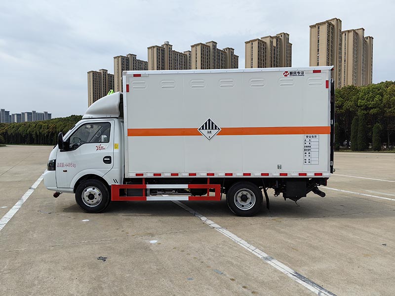廂式東風(fēng)大途逸 氣剎斷氣剎 4米危險品廂式運輸車