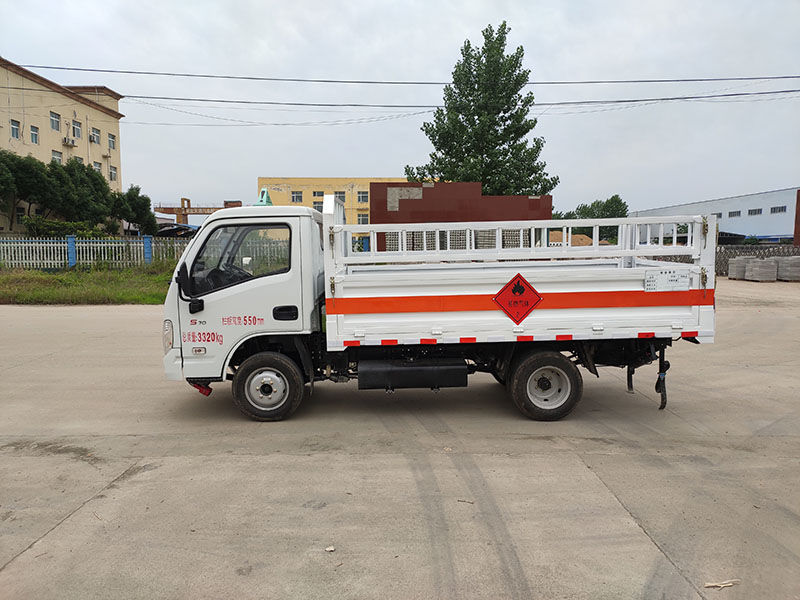 躍進(jìn)汽油后雙輪氣瓶運(yùn)輸車